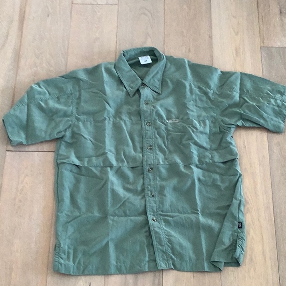 Columbia short sleeved button down green shirt